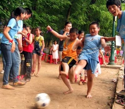 Muốn con có tuổi thơ thì phải có tiền! 